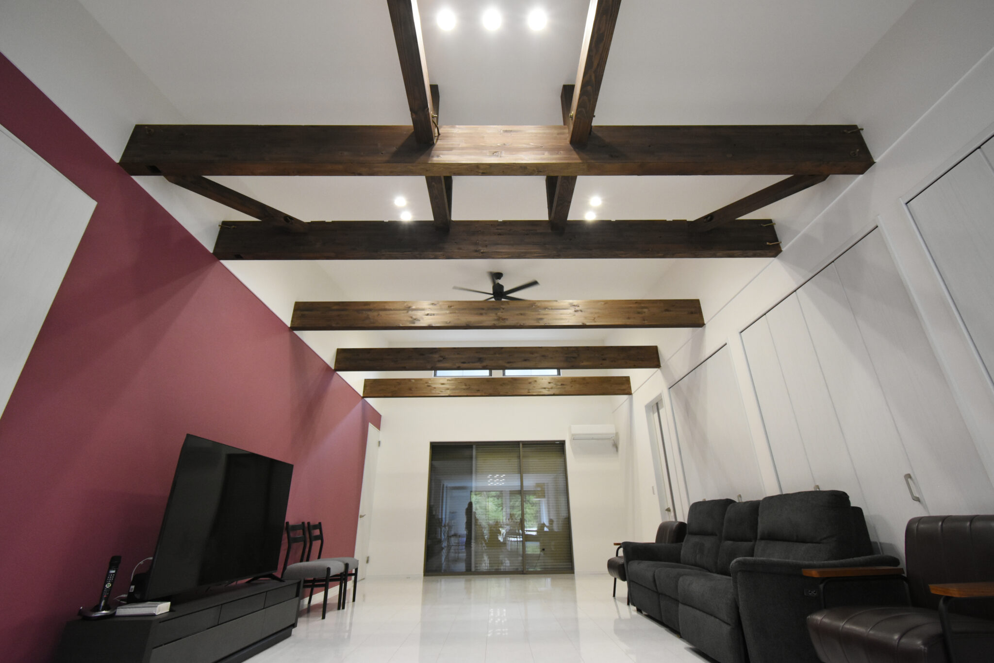 勾配天井の開放感あふれるLDK