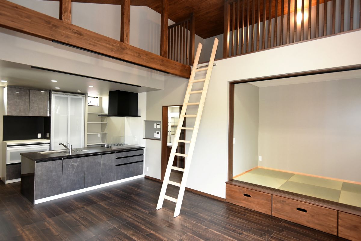 勾配天井の伸びやかなリビング